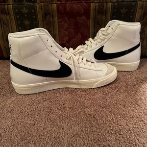 Nike Blazer Mid '77 Black/white Men’s Size 8/ Women’s Size 9.5